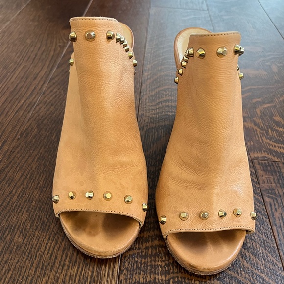 Stuart Weizman Wedge - Picture 5 of 5